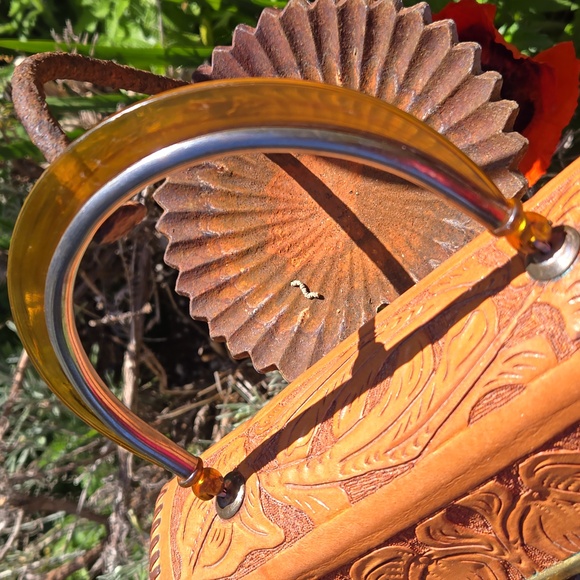 HAND TOOLED Cowhide Leather Purse with Melamine handle. VINTAGE Brown /Tan - Picture 4 of 17